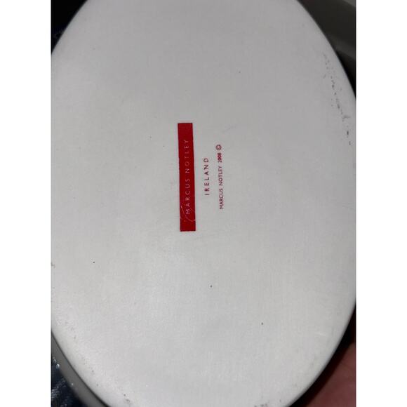 “Shamrocks” by MARCUS NOTLEY 1.5 Quart Oval Covered Casserole-Made in Ireland - Picture 6 of 7